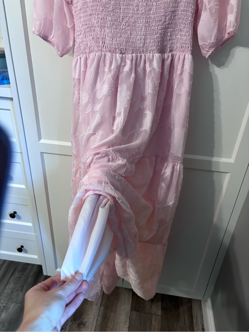 🌸 Pink Floral Textured Smocked Midi Dress - Picture 6 of 12